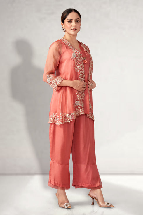 Cape with top set